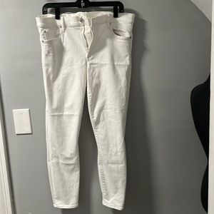 Gap White Skinny Jeans; Size 32r